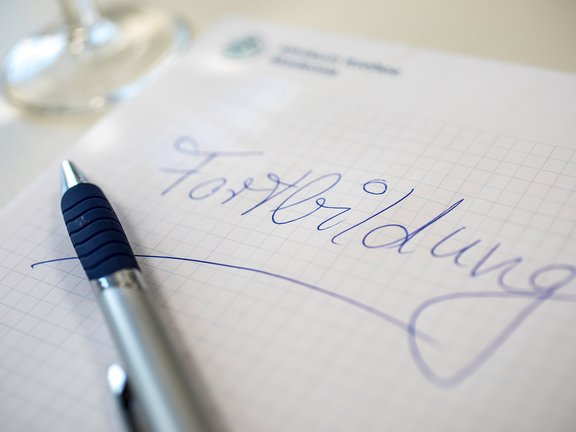 Block und Stift mit dem Schriftzug Fortbildung
