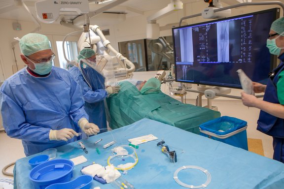 Operationssituation im Hybriden Operationssaal.