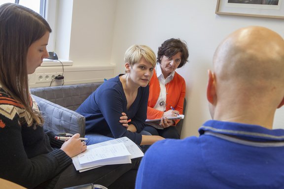 Das Sozialpädiatrische Team in einer Besprechungssituation.