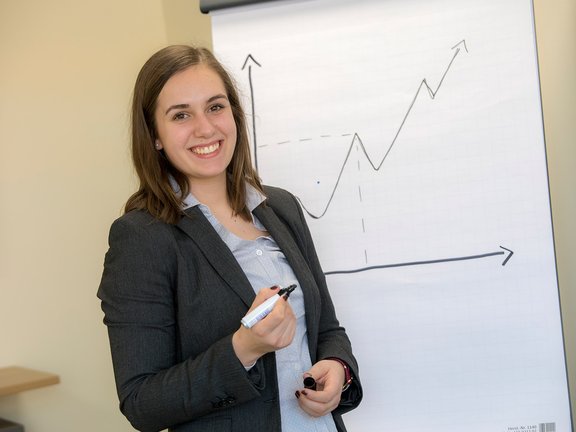 Dozentin am Flipchart