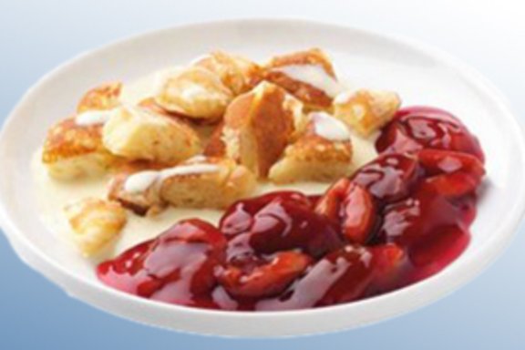 Tellergericht: Kaiserschmarrn mit Vanillesoße und Pflaumenragout